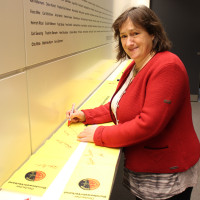 MdB Marianne Schieder schickt mit dem "Gelben Band der Verbundenheit" Weihnachtsgrüße an Soldatinnen und Soldaten im Auslandseinsatz.