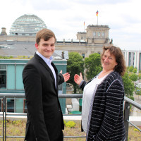 Straffes Programm beim Planspiel: Max Stahl – hier zusammen mit MdB Marianne Schieder