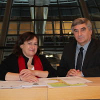 MdB Marianne Schieder und MdB Karl Holmeier fordern in einem gemeinsamen Brief von den Mitgliedern der Koalitions-Verhandlungsgruppen grünes Licht für die Erdverkabelung des Ostbayernringes im Raum Schwan