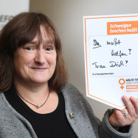MdB Marianne Schieder setzt Zeichen gegen Gewalt an Frauen